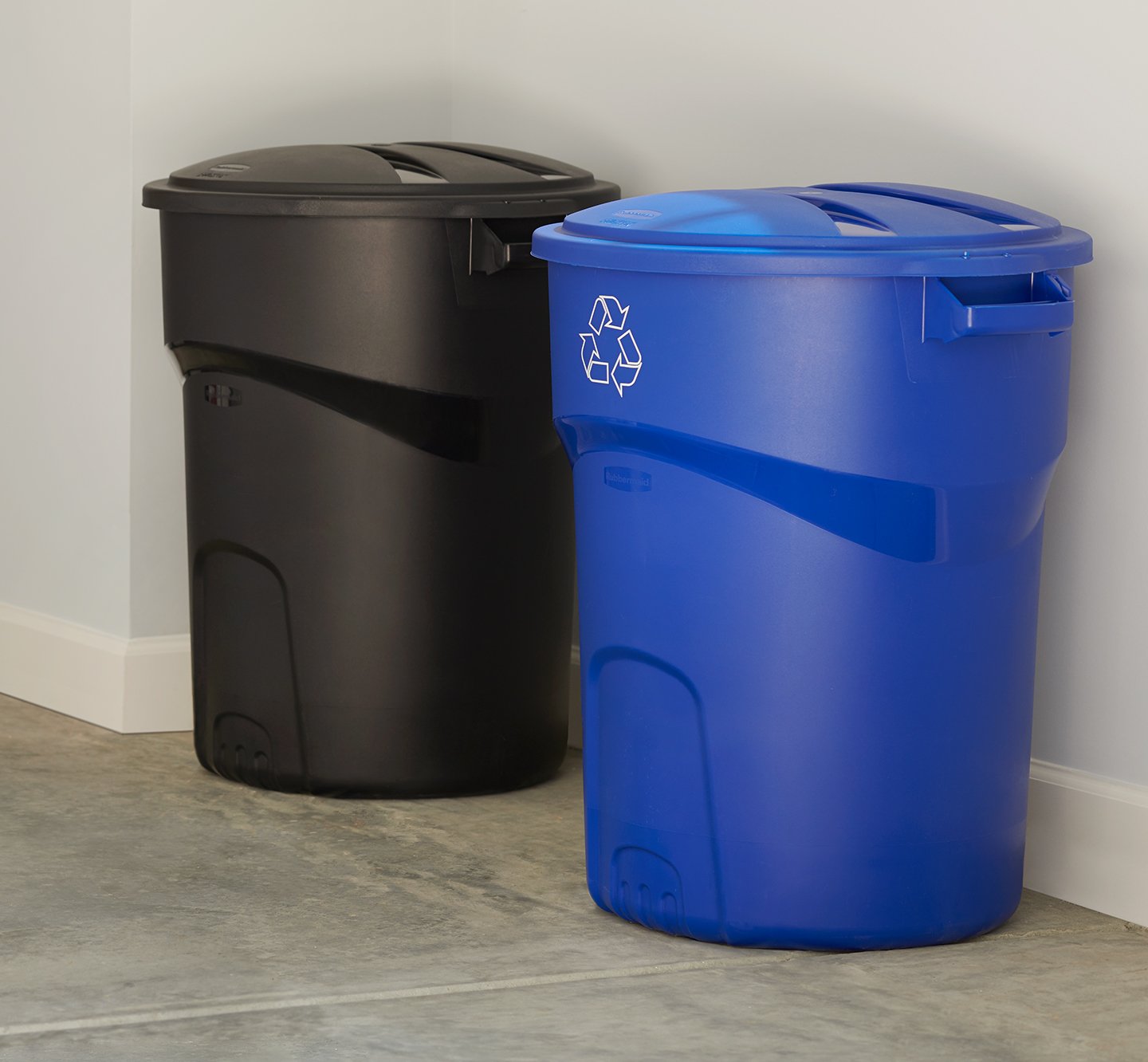 Outdoor Trash Cans & Bins Rubbermaid